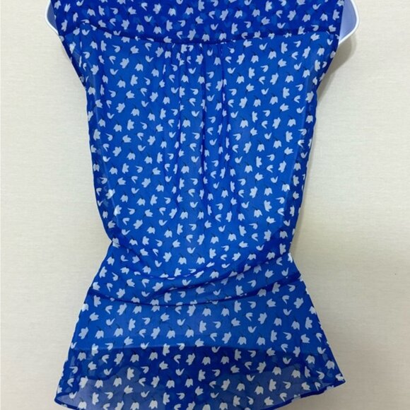 O-59 CAbi Blue White & Black Floral Pleated Front Sleeveless Button‎ Down Blouse - Picture 8 of 15